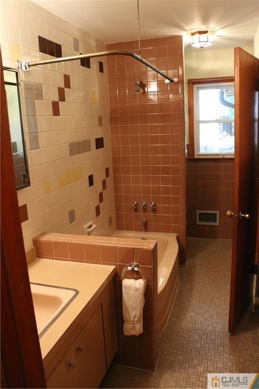11 Watchung Road East Brunswick, NJ 08816 - Photo 12 of 20 Gallery Image 12