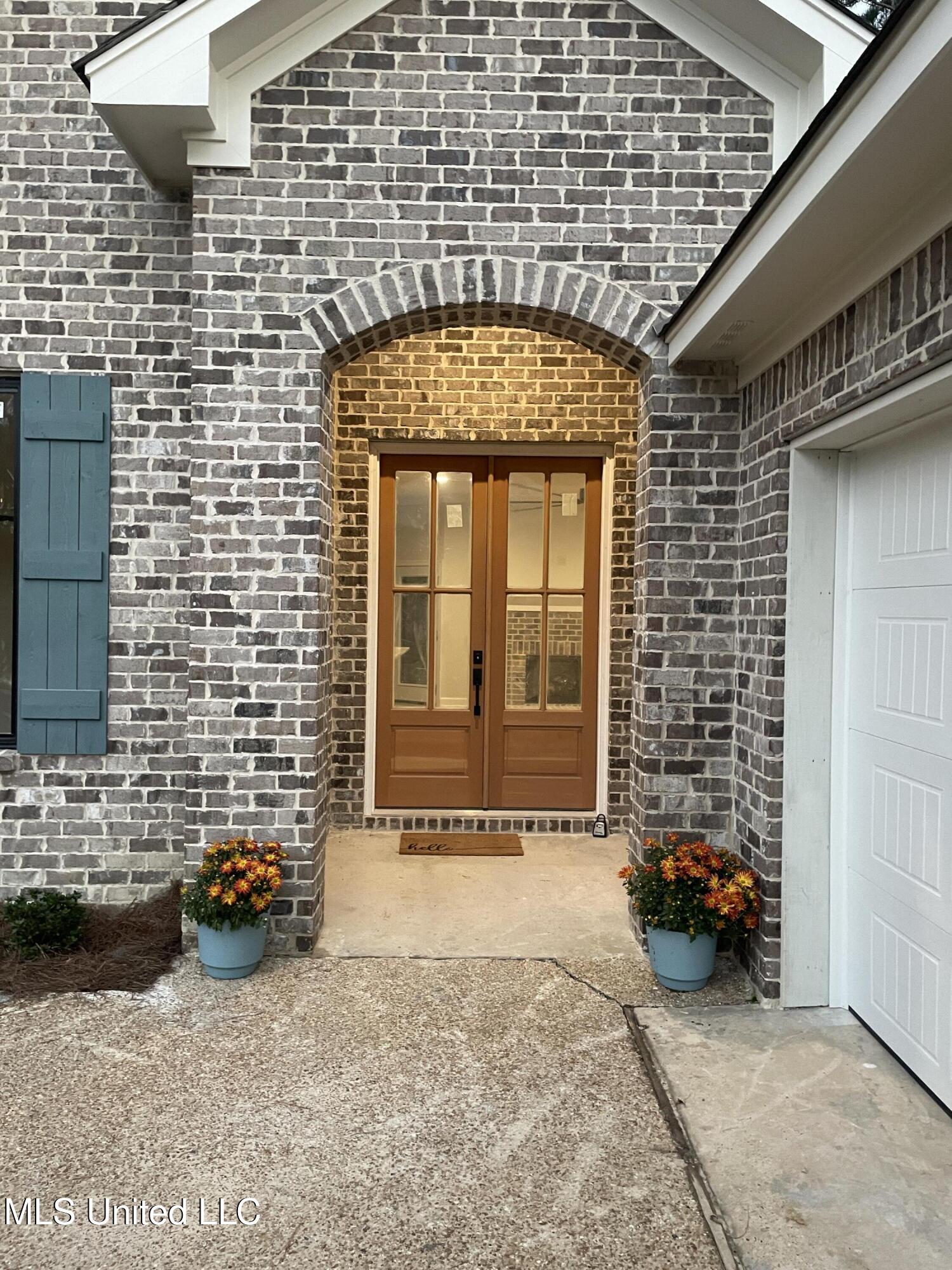 572 Turtle Lane Brandon, MS 39047 - Photo 2 of 42 IMG_2923