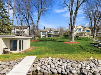 $2,750,000 | N26W30183 Maple Avenue, Delafield, WI 53072