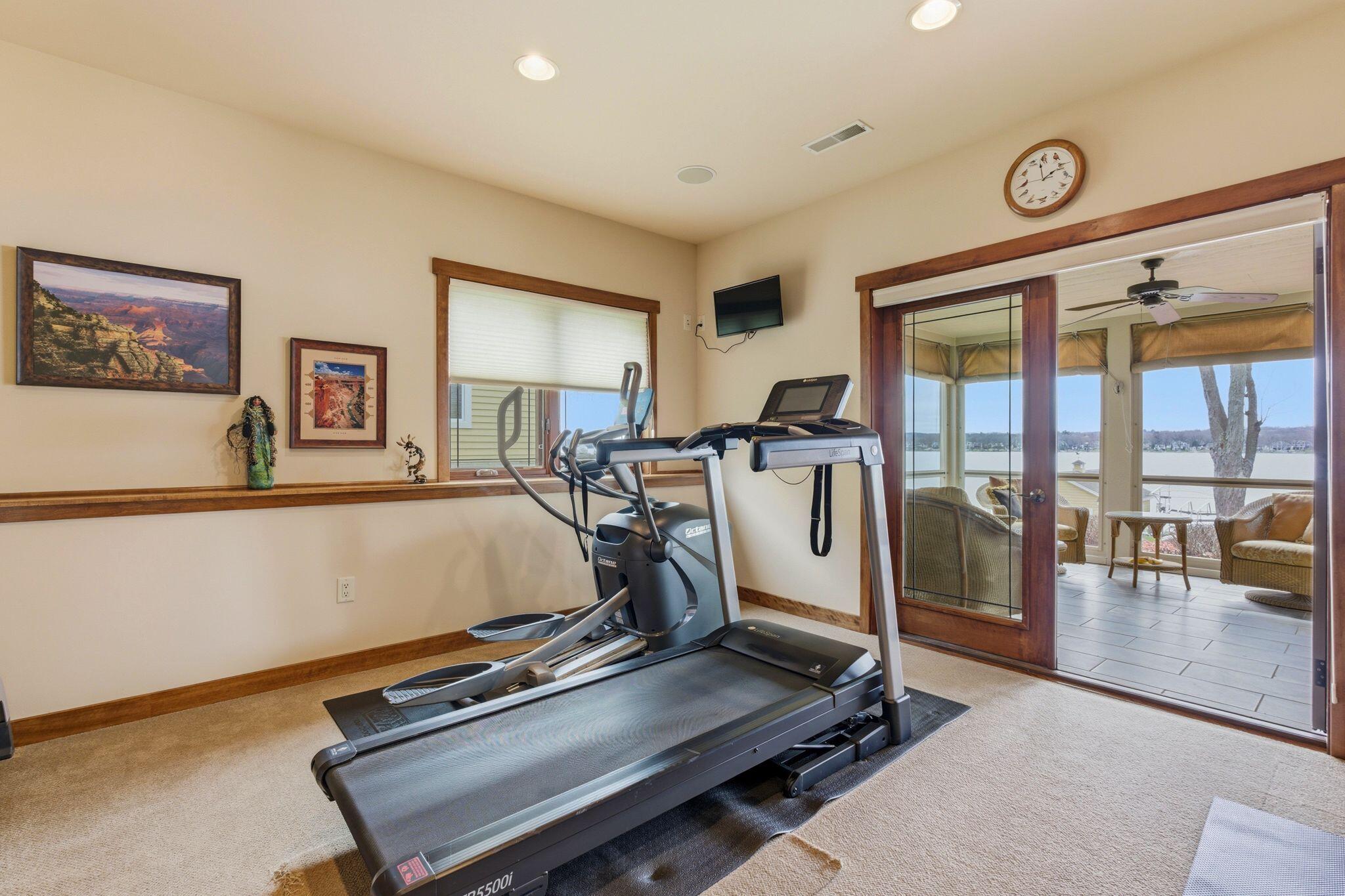 N26W30183 Maple Avenue Delafield, WI 53072 - Photo 13 of 39 N26W30183 Maple Ave Pewaukee - HDR-47