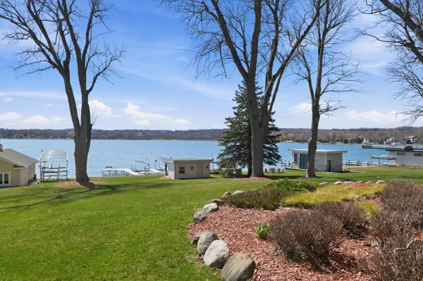 $2,750,000 | N26W30183 Maple Avenue, Delafield, WI 53072
