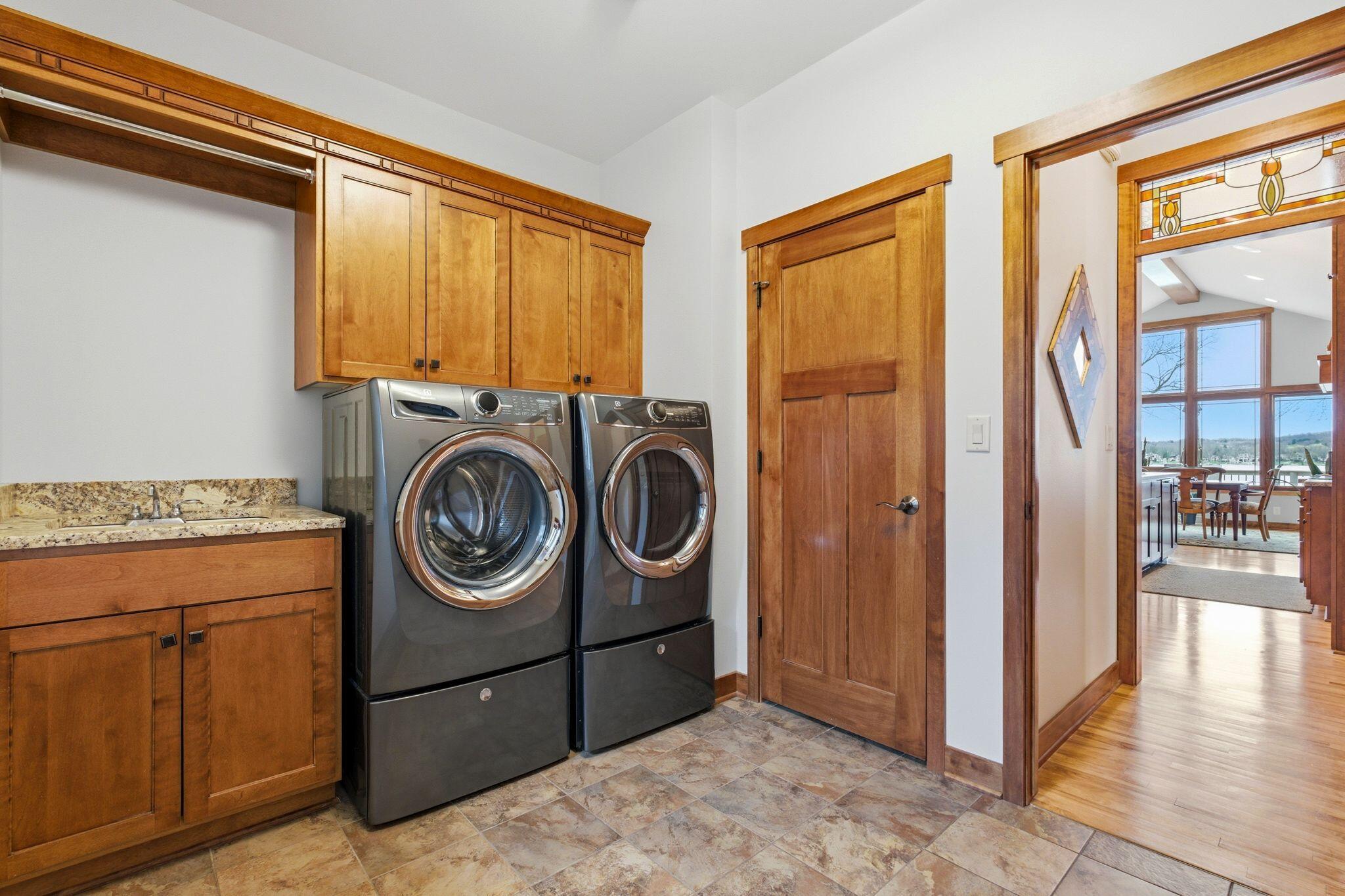 N26W30183 Maple Avenue Delafield, WI 53072 - Photo 22 of 39 N26W30183 Maple Ave Pewaukee - HDR-38