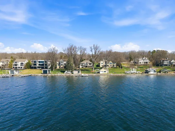 $2,750,000 | N26W30183 Maple Avenue, Delafield, WI 53072