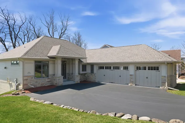 $2,750,000 | N26W30183 Maple Avenue, Delafield, WI 53072