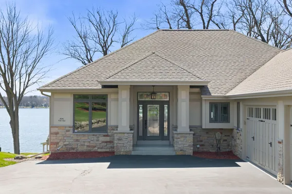 $2,750,000 | N26W30183 Maple Avenue, Delafield, WI 53072