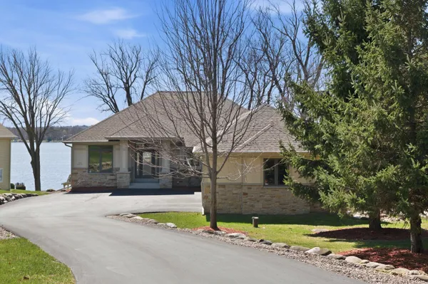 $2,750,000 | N26W30183 Maple Avenue, Delafield, WI 53072