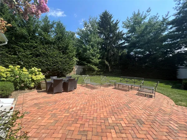 $9,800 | 36 Midland Street, Huntington, NY 11743