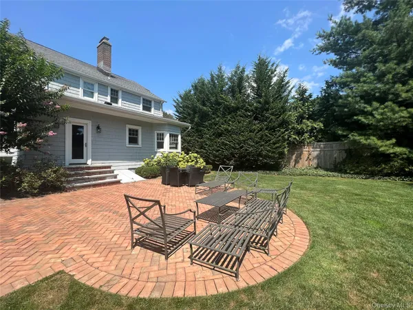 $9,800 | 36 Midland Street, Huntington, NY 11743