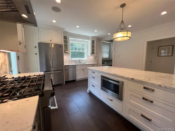 $9,800 | 36 Midland Street, Huntington, NY 11743