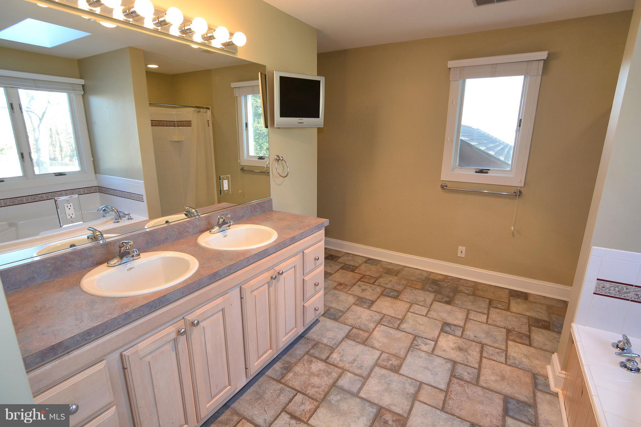 328 Community Road Severna Park, MD 21146 - Photo 12 of 29 Bath (Master)