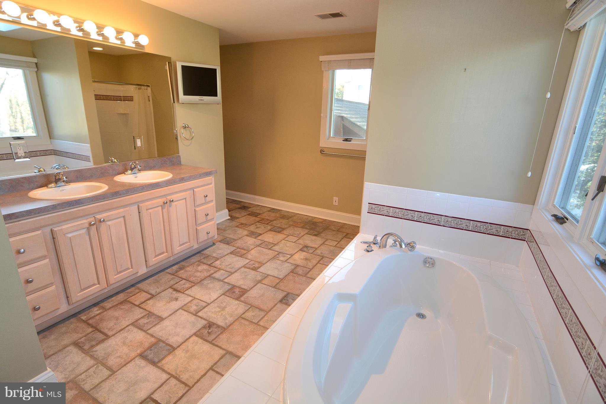 328 Community Road Severna Park, MD 21146 - Photo 14 of 29 Bath (Master)