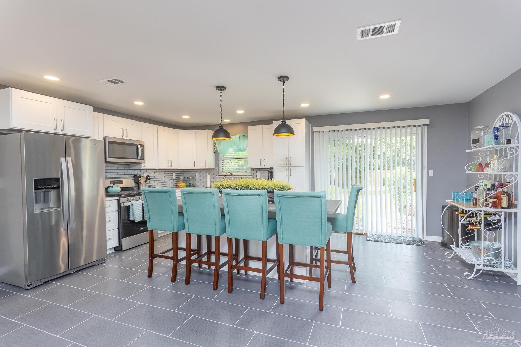 2020 Ceylon Road Pensacola, FL 32526 - Photo 5 of 47 Gallery Image 5