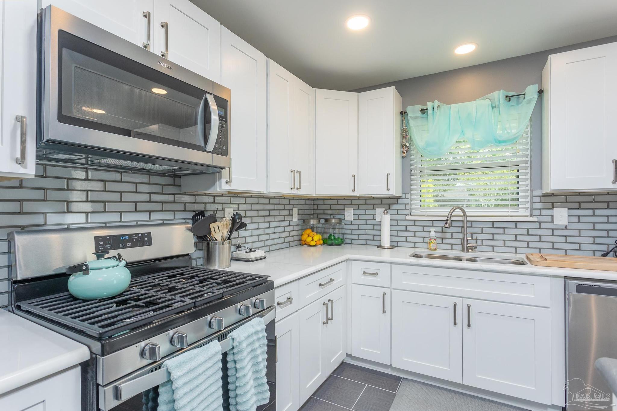 2020 Ceylon Road Pensacola, FL 32526 - Photo 9 of 47 Gallery Image 9