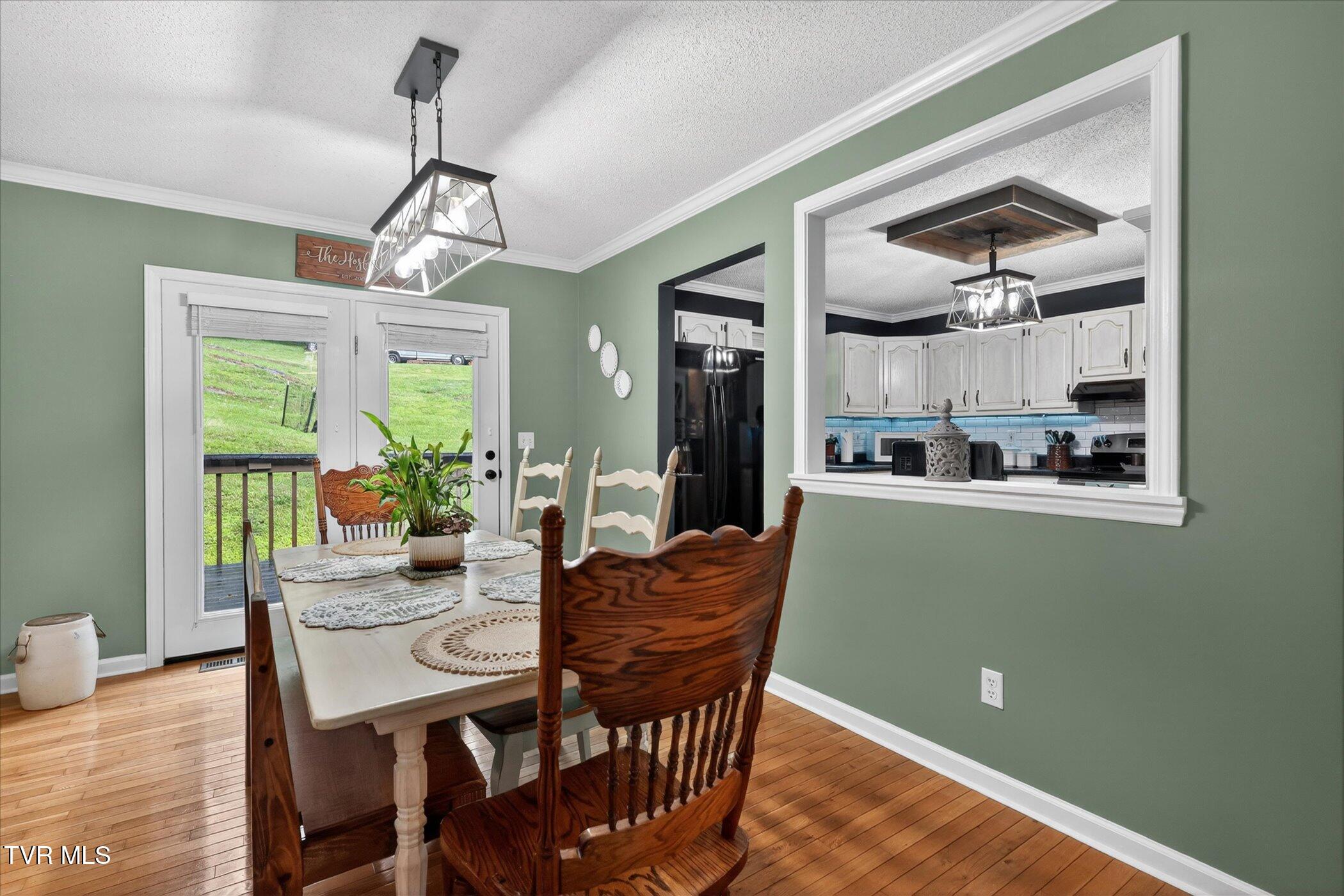 4020 Cooks Inlet Road Kingsport, TN 37664 - Photo 9 of 28 10-4020-Cooks-Inlet-Road-WindowStill