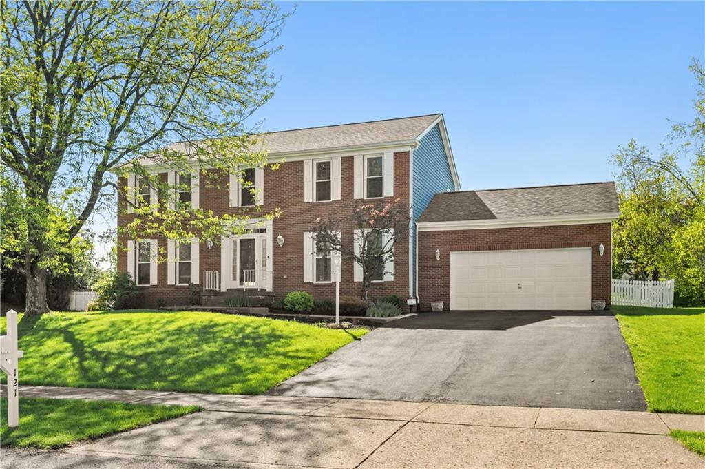 Welcome home to this lovely home located in the beautiful community of Woodland Ridge.