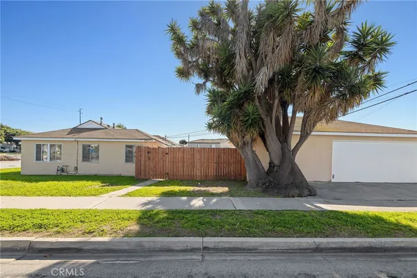 a view of a house with swimming pool and a yard