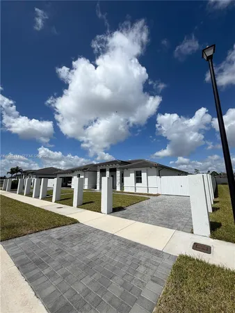 a view of residential houses with city street