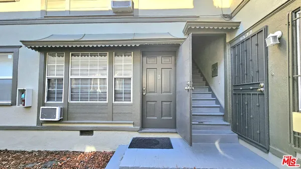 $2,000 | 1022 South Norton Avenue, Unit B, Los Angeles, CA 90019