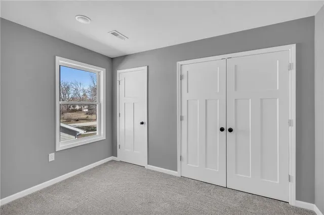 $299,900 | 303 North Prairie Street, Hamilton, MO 64644