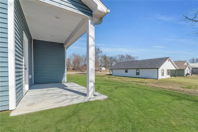 $299,900 | 303 North Prairie Street, Hamilton, MO 64644