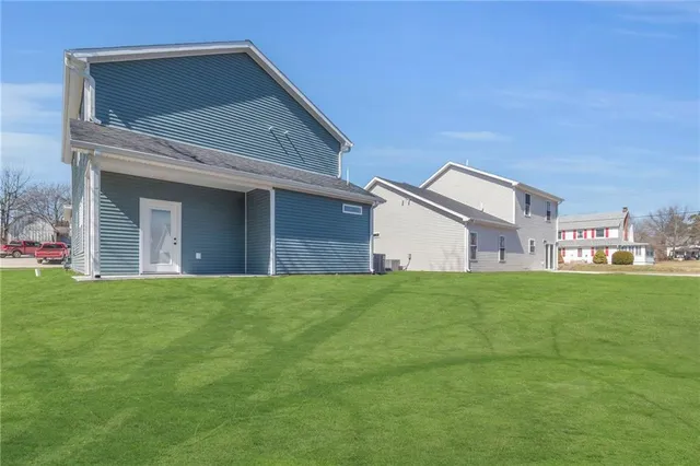 $299,900 | 303 North Prairie Street, Hamilton, MO 64644