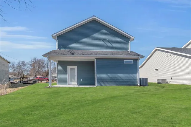 $299,900 | 303 North Prairie Street, Hamilton, MO 64644