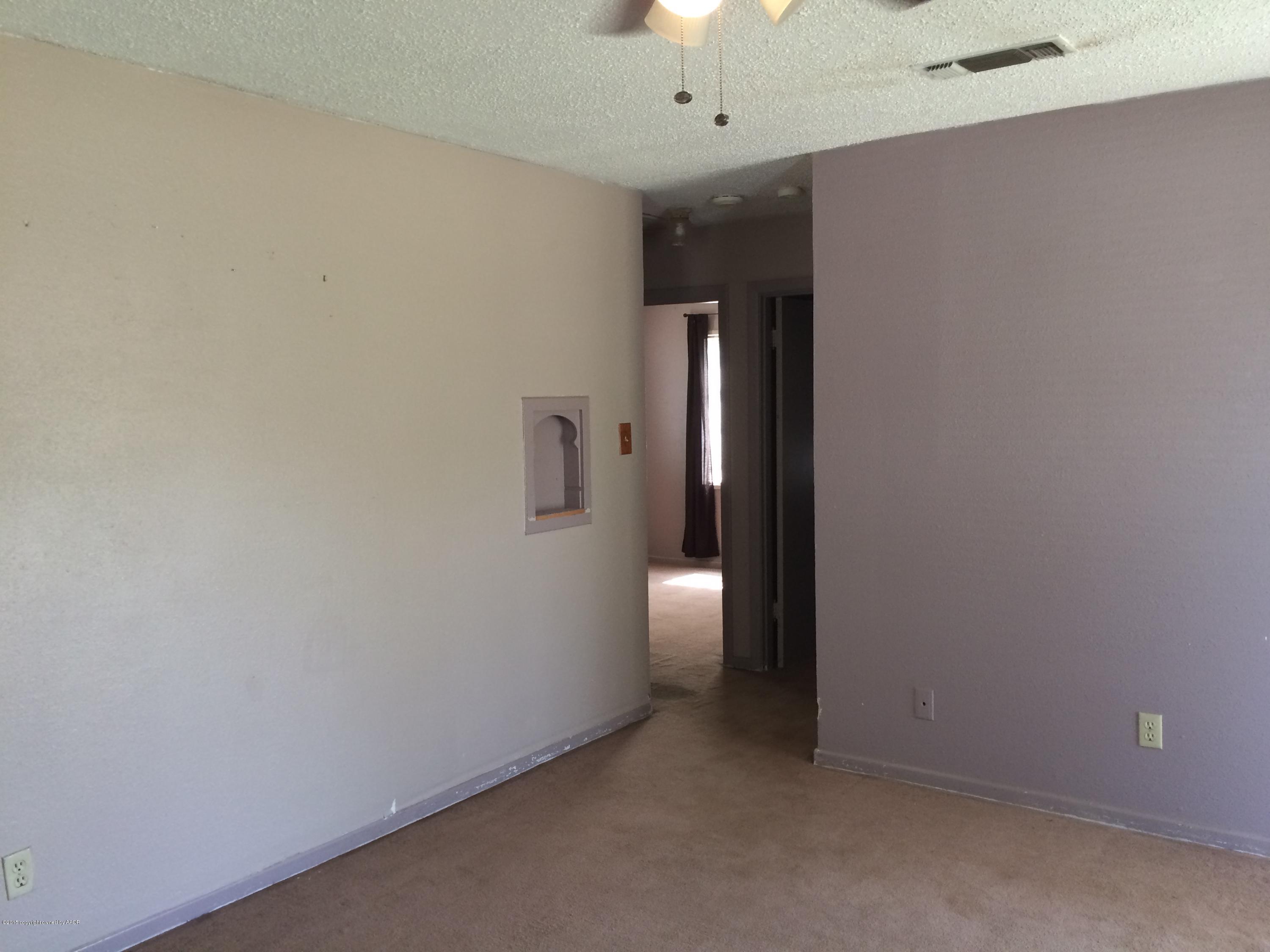 4635 South Hayden Street Amarillo, TX 79110 - Photo 5 of 10 an empty room with a bathroom