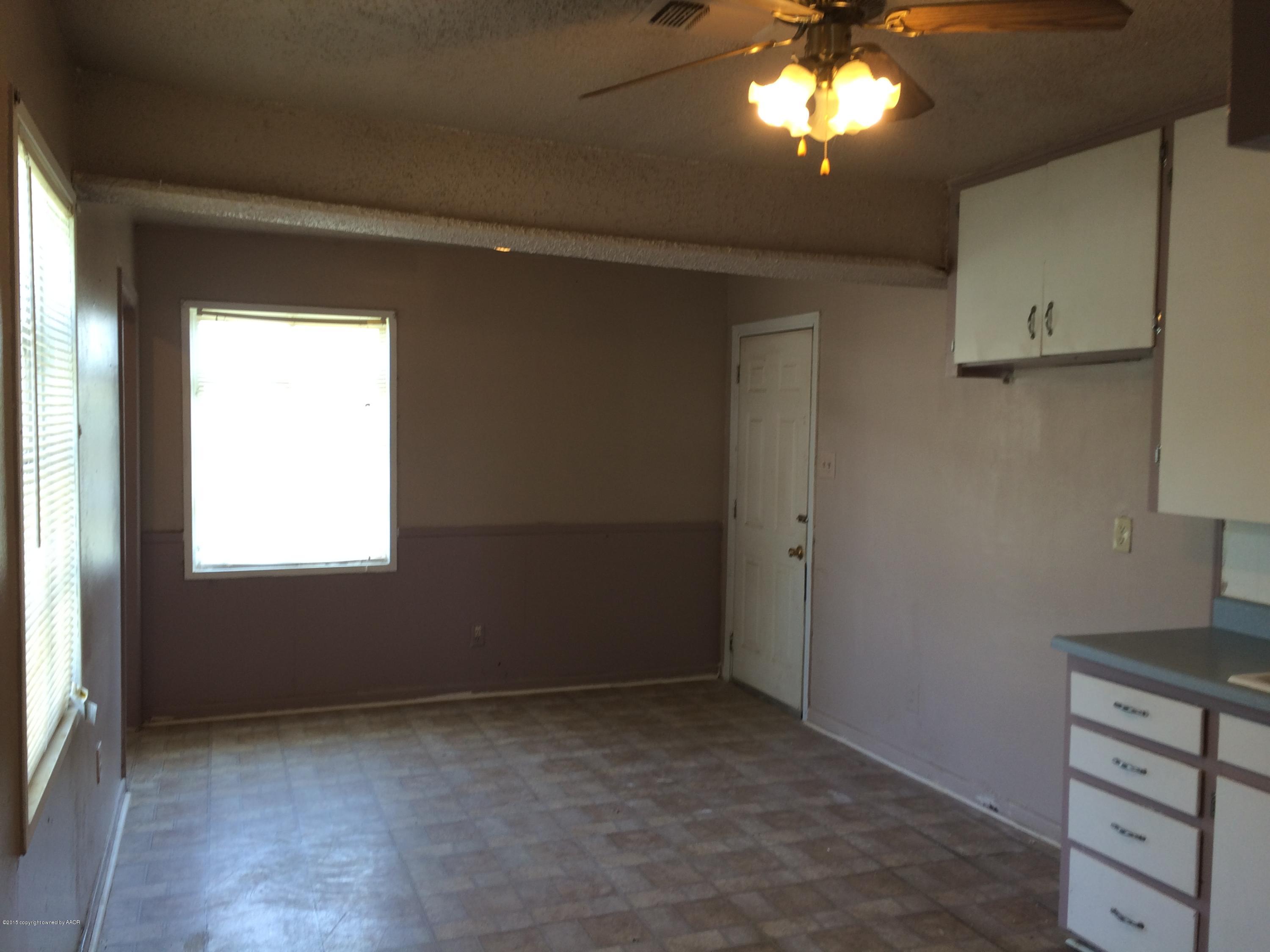 4635 South Hayden Street Amarillo, TX 79110 - Photo 6 of 10 an empty room that has a window