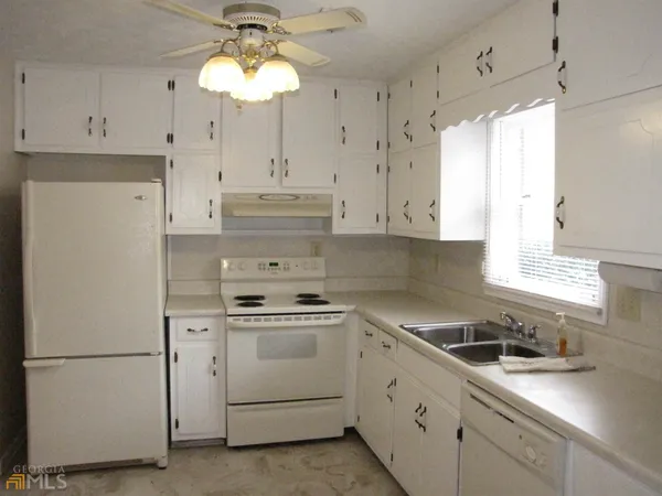 $1,495 | 445 Williamsburg Way, Fayetteville, GA 30214