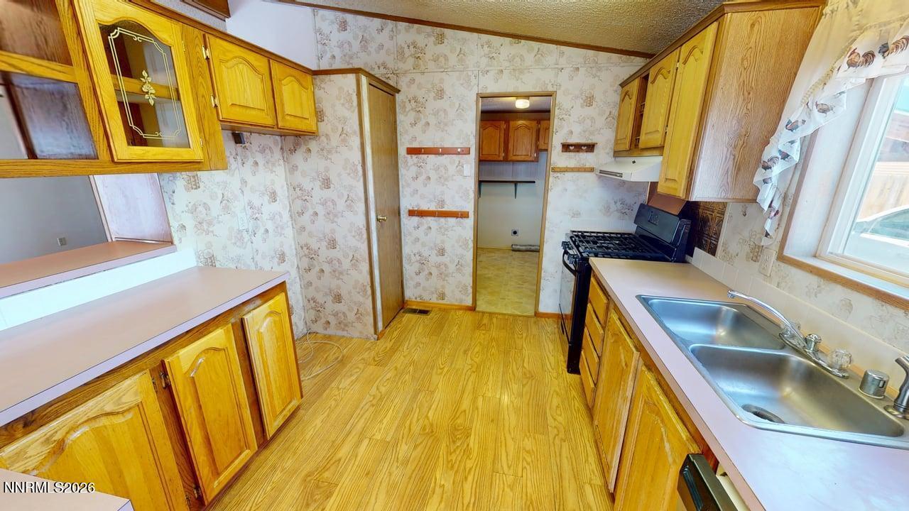 310 Bastian Road Battle Mountain, NV 89820 - Photo 17 of 32 Kitchen