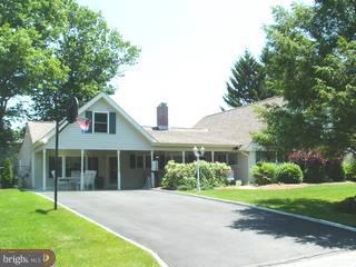 22 Rust Hill Road Levittown, PA 19056 - Photo 2 of 6