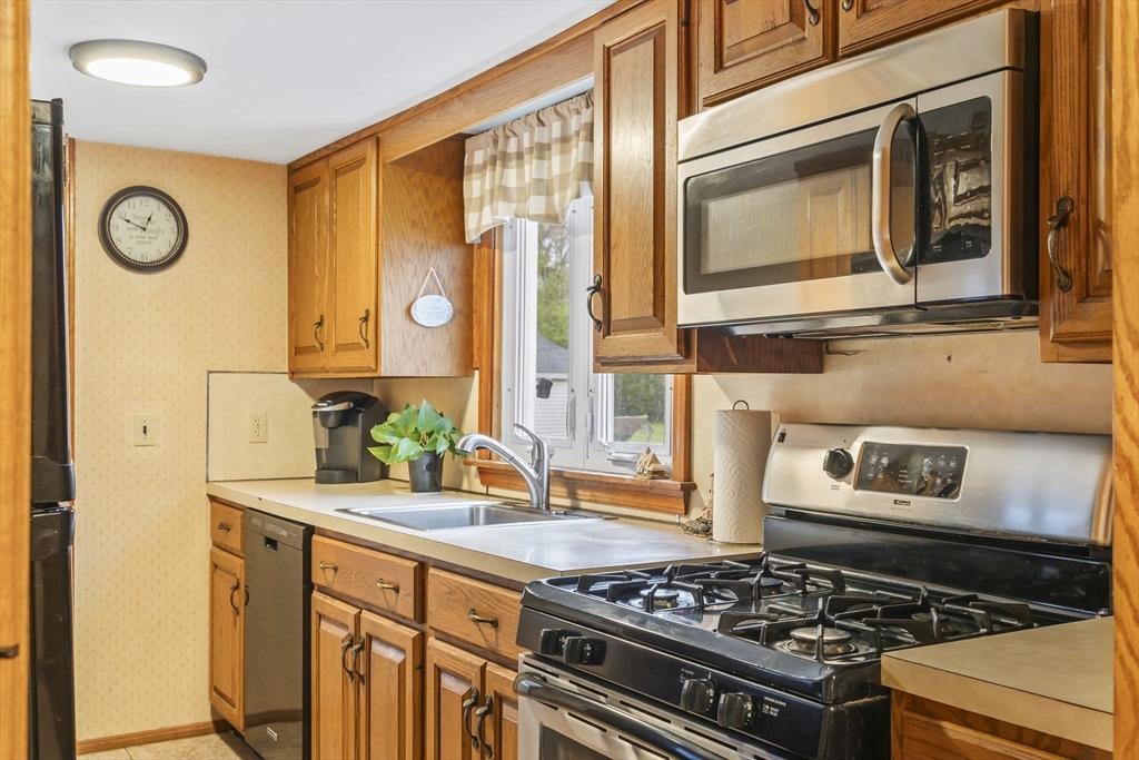 105 Ann Vinal Road Scituate, MA 02066 - Photo 17 of 26