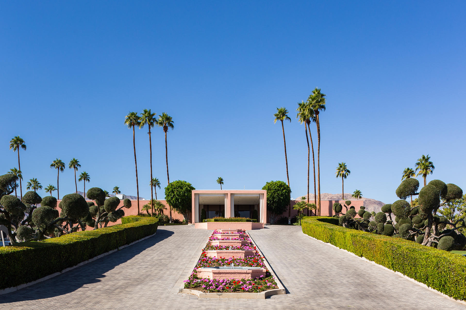 47420 Rabat Drive Palm Desert, CA 92260 - Photo 48 of 50 a view of a terrace with sitting area