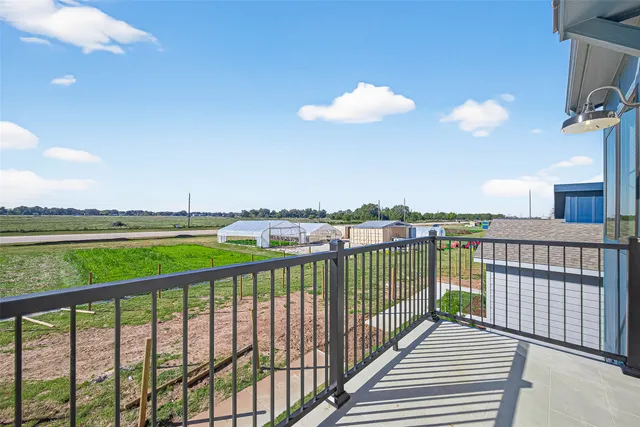 a view of a back yard