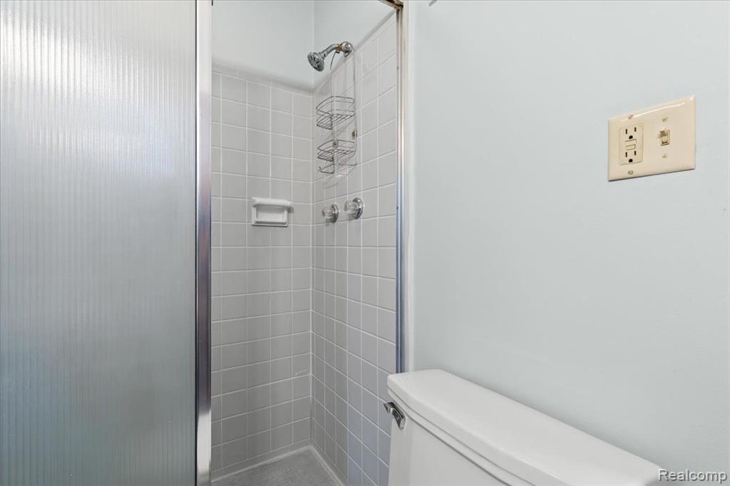 36904 Pinewood Road Wayne, MI 48184 - Photo 23 of 35 Gallery Image 23