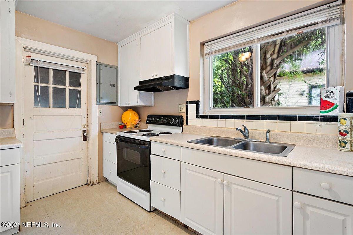 1951 Huntsford Road Jacksonville, FL 32207 - Photo 6 of 17 a kitchen with a sink and a stove