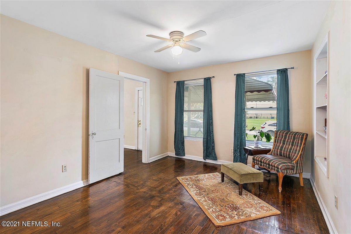 1951 Huntsford Road Jacksonville, FL 32207 - Photo 8 of 17 a living room with furniture and a window
