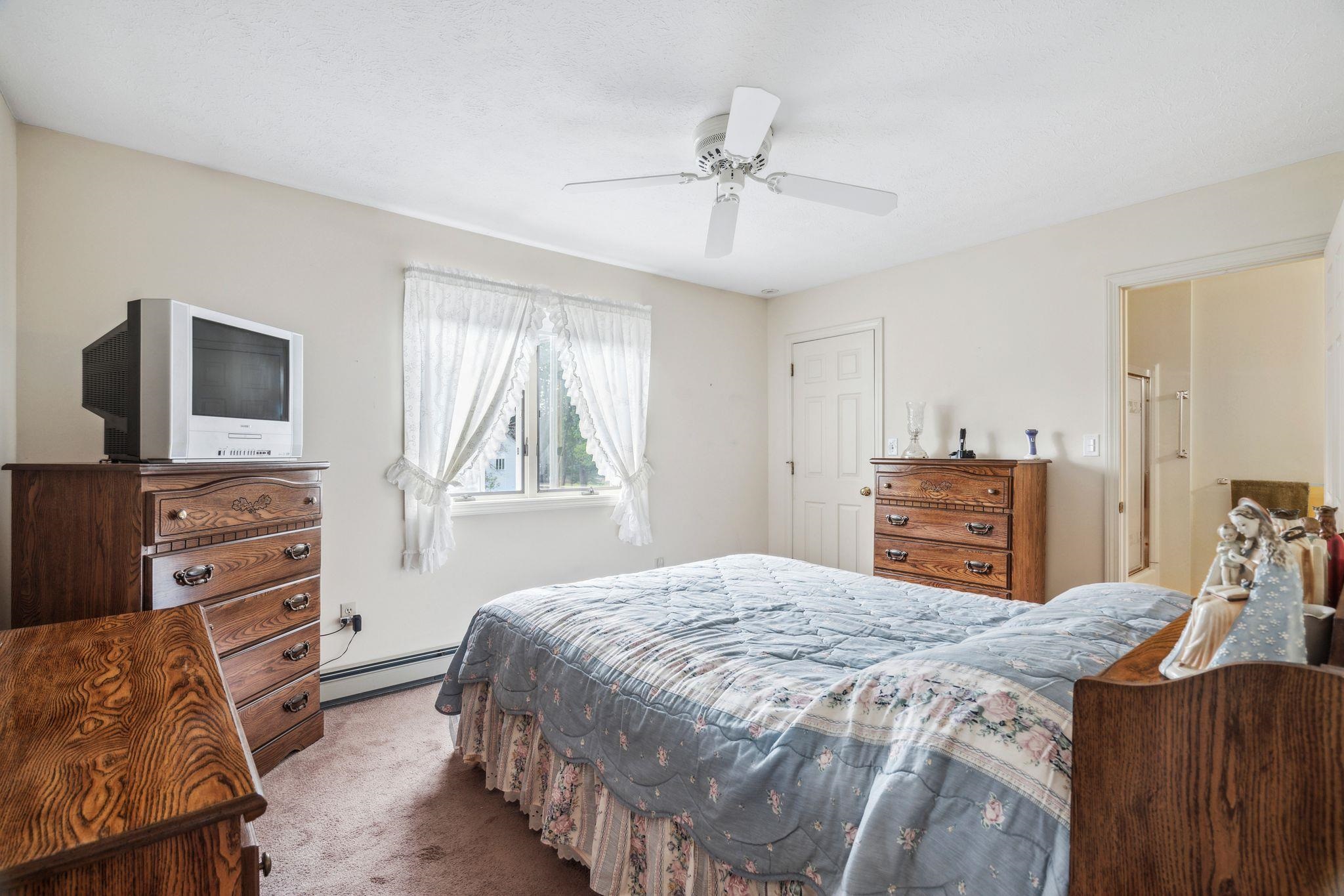 28 Meadowbrook Villiage Rochester, NH 03867 - Photo 5 of 26