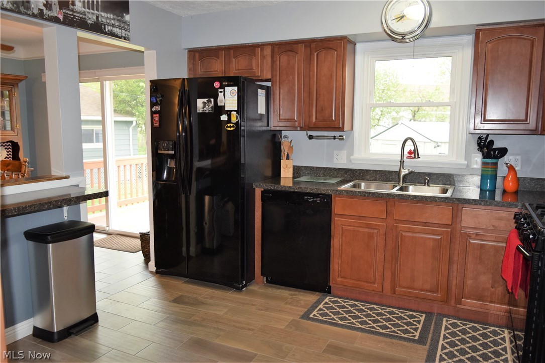 6510 Annandale Road Cleveland, OH 44124 - Photo 6 of 21 This kitchen won't keep you away from your guests in the dining room!