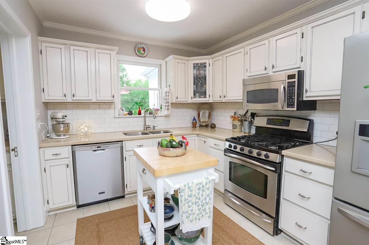 407 East Faris Road Greenville, SC 29605 - Photo 14 of 31 ample space with or without island
