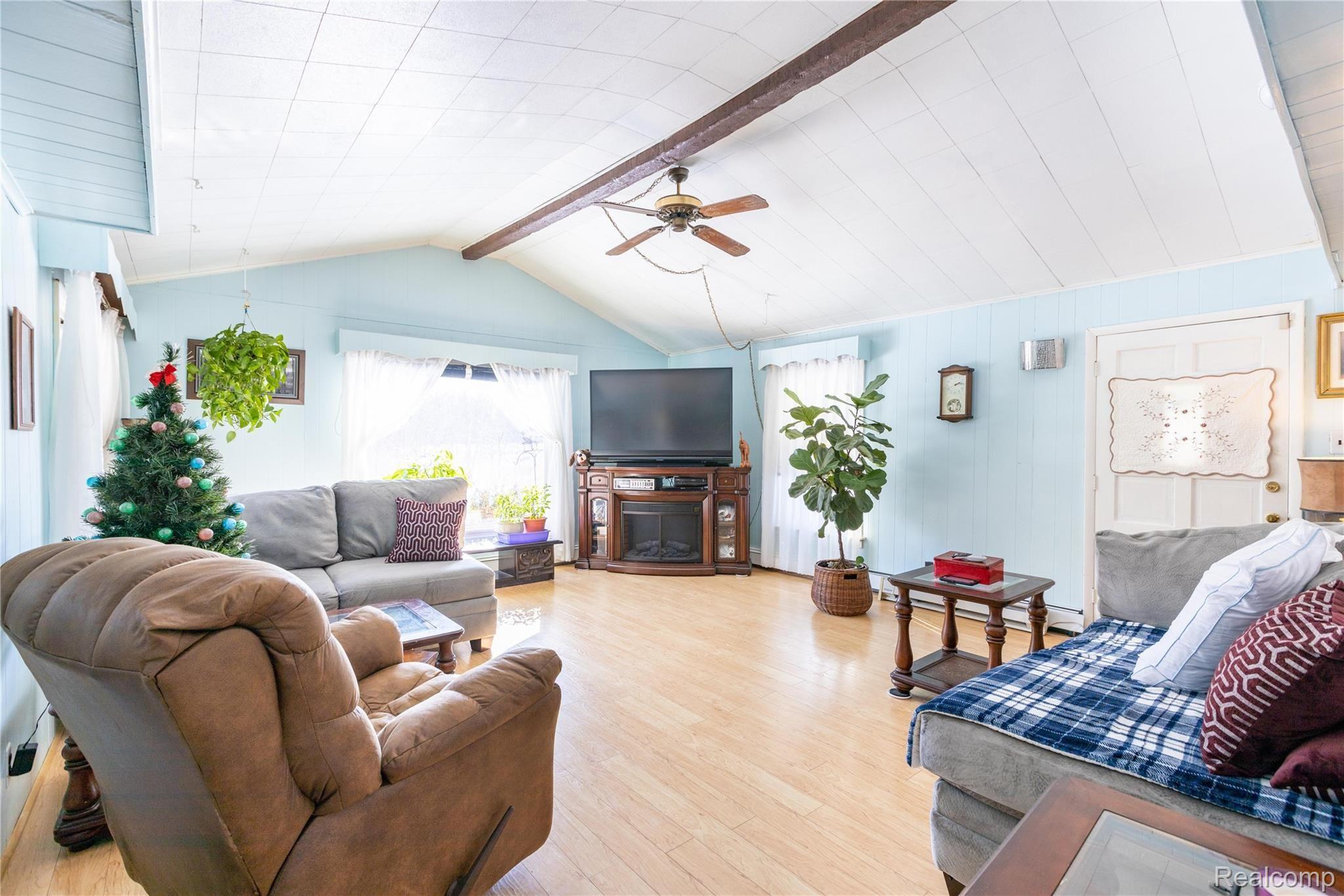 11085 Hyne Road Brighton, MI 48114 - Photo 4 of 31 11085 Hyne Rd, Brighton (4 of 32).jpg