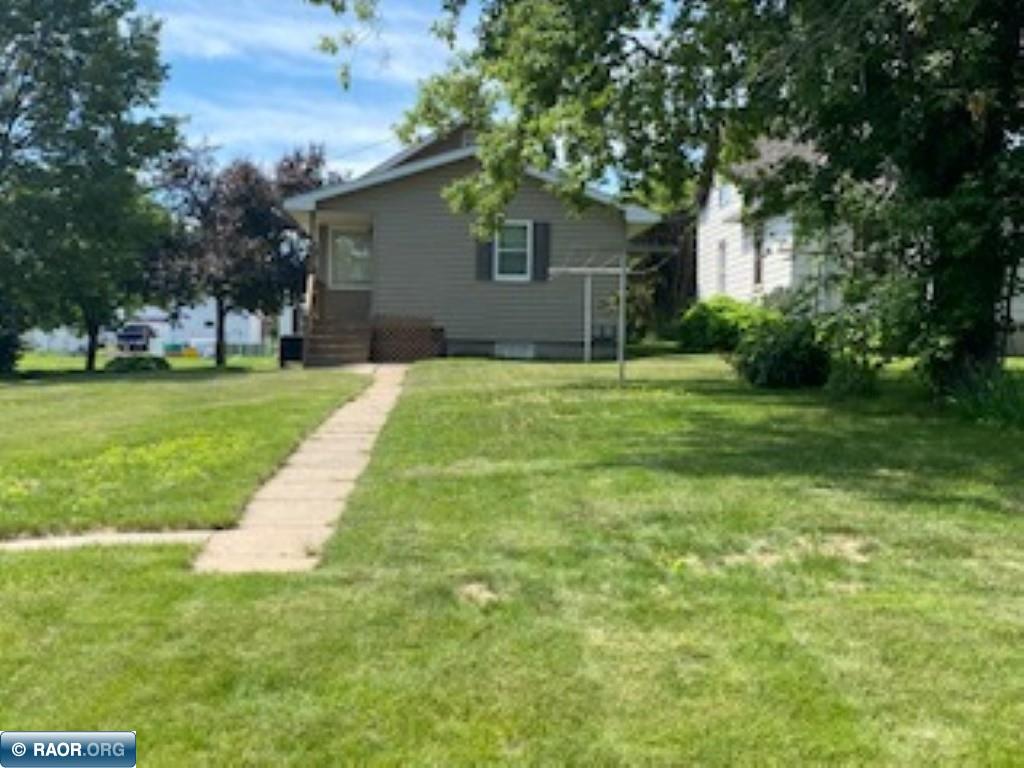 12 3rd Street Southwest Chisholm, MN 55719 - Photo 3 of 21