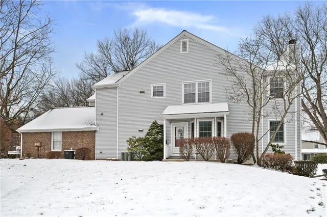 $329,000 | 1543 Merion Lane, Oakmont, PA 15139