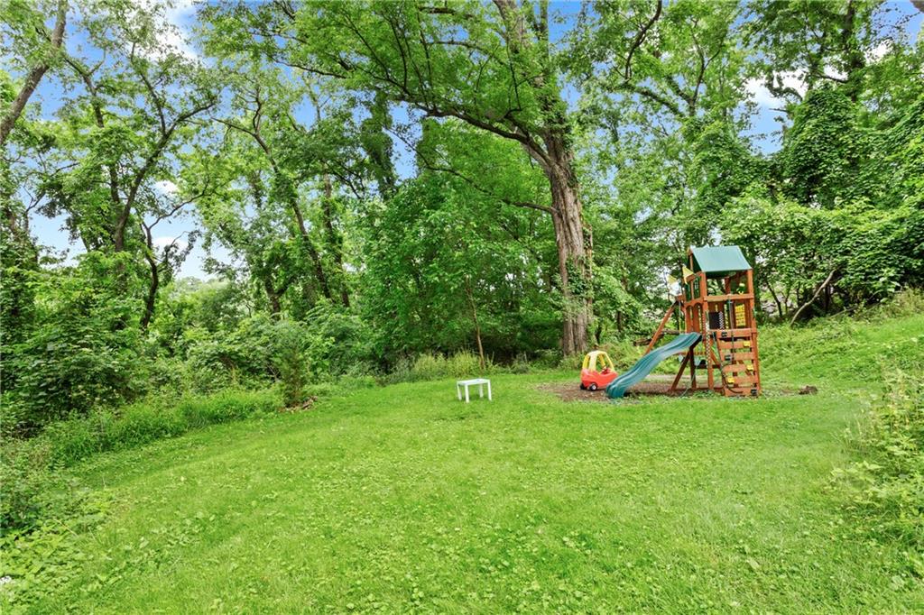 9 Woodside Road Pittsburgh, PA 15221 - Photo 24 of 24 a view of a park with large trees