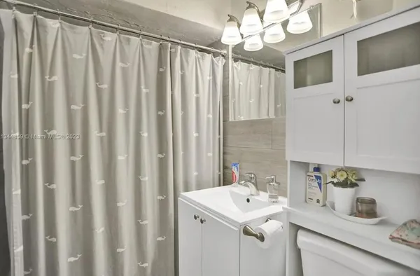 $3,000 | 2552 Wiley Street, Hollywood, FL 33020