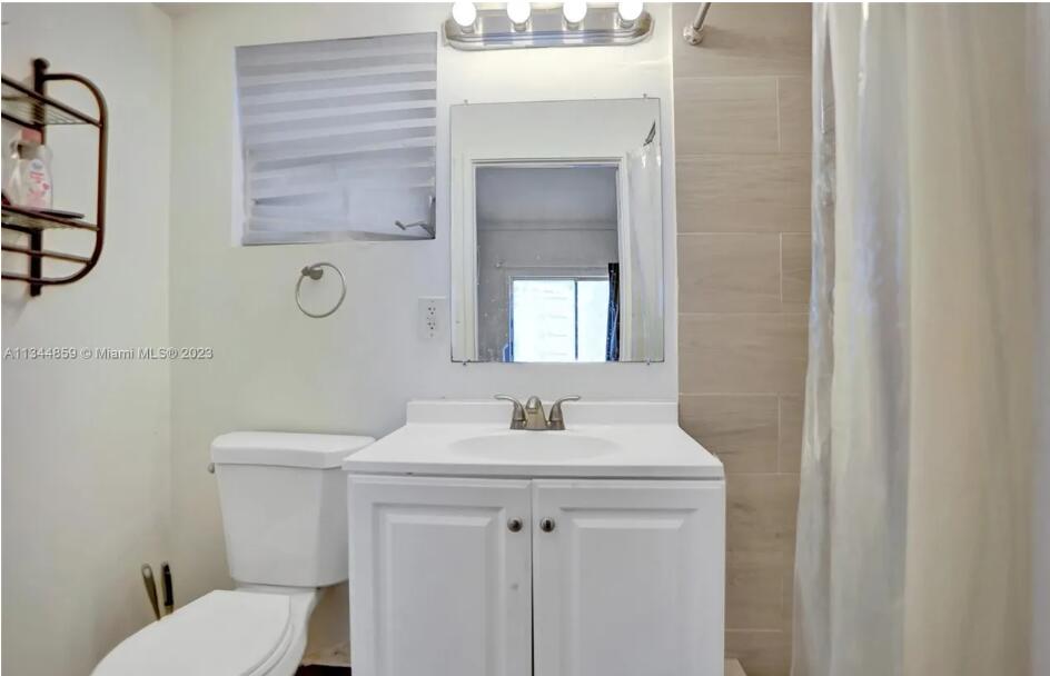 2552 Wiley Street Hollywood, FL 33020 - Photo 15 of 17 16