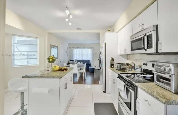 $3,000 | 2552 Wiley Street, Hollywood, FL 33020