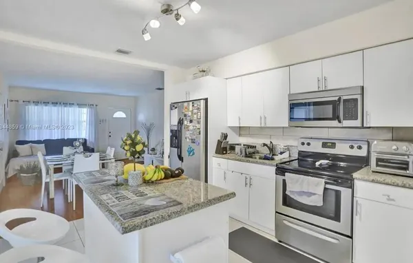 $3,000 | 2552 Wiley Street, Hollywood, FL 33020