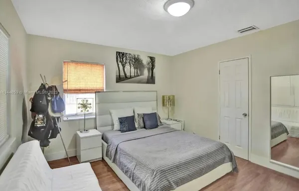$3,000 | 2552 Wiley Street, Hollywood, FL 33020