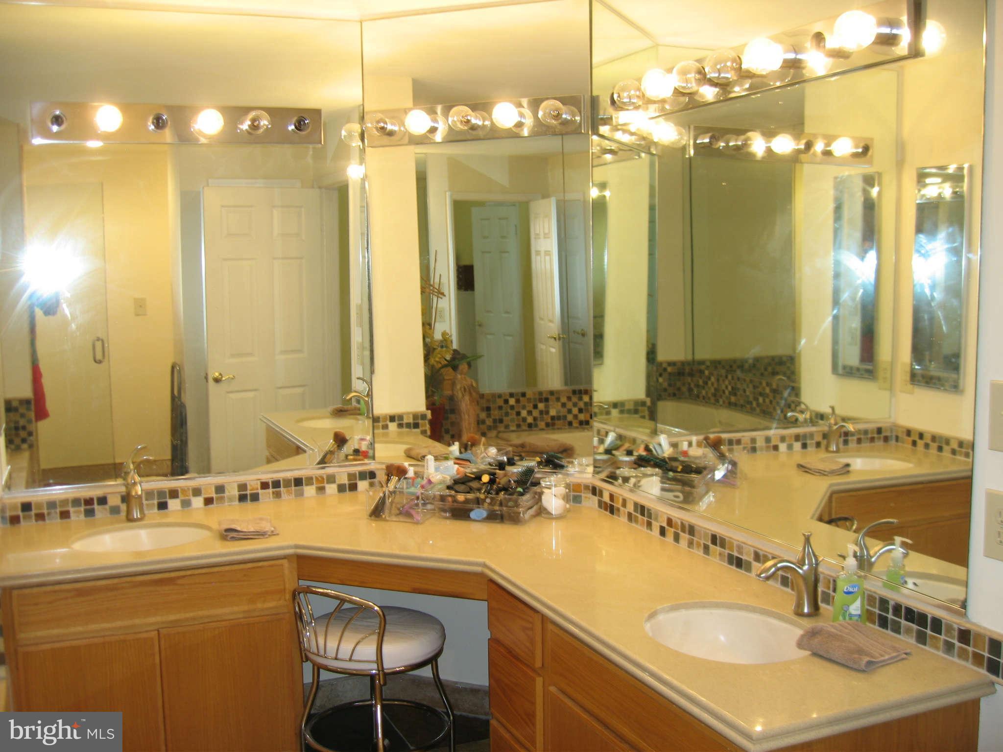 8004 Rising Ridge Road Bethesda, MD 20817 - Photo 17 of 30 Bath Master 1